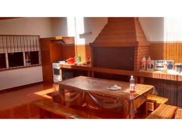 chalet 4 dormitorios calle cabrera al 2900