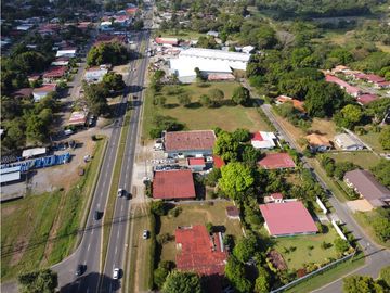 Venta de terreno con dos casas en Vía Panamericana, David Chiriquí