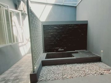 Rumah di Kebonsari Elveka Dekat Gayungsari Cocok Kantor