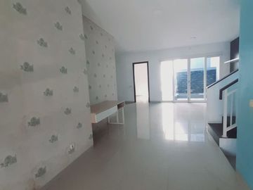 Rumah di Kebonsari Elveka Dekat Gayungsari Cocok Kantor