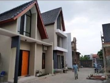 Rumah barat kota solo, Colomadu Utara