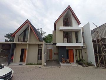 Rumah barat kota solo, Colomadu Utara