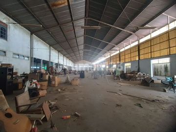 Gudang Akses Kontainer Pinggir Jalan Raya Area Kartasura