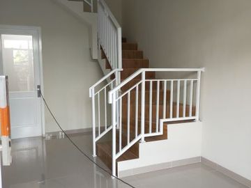 Rumah minimalis 2 lantai siap huni diTanah baru,Depok