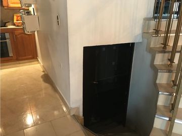 Se vende Casa Unifamiliar con aire en la Avenida 80  Medellín