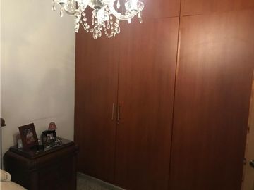 Se vende Casa Unifamiliar con aire en la Avenida 80  Medellín