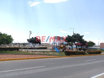 📐 125 m² de terreno en la I etapa de El Sol de Trujillo – Salaverry.
🌳 Ubicado frente a parque, perfecto para una vida tranquila y familiar.
💡 Gran