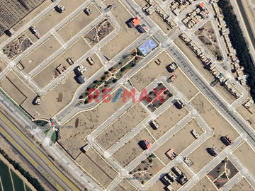 📐 125 m² de terreno en la I etapa de El Sol de Trujillo – Salaverry.
🌳 Ubicado frente a parque, perfecto para una vida tranquila y familiar.
💡 Gran