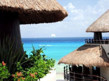 Departamento frente al mar con jacuzzi, spa, alberca climatizada y club de playa