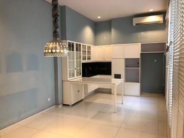 For sale /Rent Rumah Pakuwon Imperial Hills, Ciamik strategis