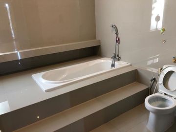 For sale /Rent Rumah Pakuwon Imperial Hills, Ciamik strategis
