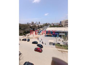 ¡Oportunidad única en Chiclayo! 🌟 Edificio en Alquiler para Empresas 🚀

🔑 Ubicación estratégica en el corazón de Chiclayo, a solo una cuadra del Ban