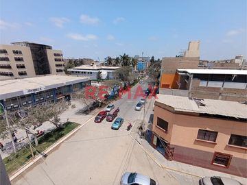 ¡Oportunidad única en Chiclayo! 🌟 Edificio en Alquiler para Empresas 🚀

🔑 Ubicación estratégica en el corazón de Chiclayo, a solo una cuadra del Ban