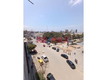 ¡Oportunidad única en Chiclayo! 🌟 Edificio en Alquiler para Empresas 🚀

🔑 Ubicación estratégica en el corazón de Chiclayo, a solo una cuadra del Ban