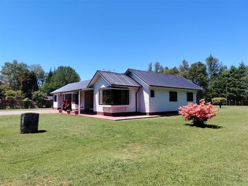 Casa en parcela en venta de 4 dorm. en Valdivia