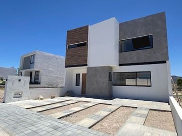 Casa en Venta en Juriquilla, Grand Preserve, 3 Recamaras, Roof Garden, 3.5 Baños