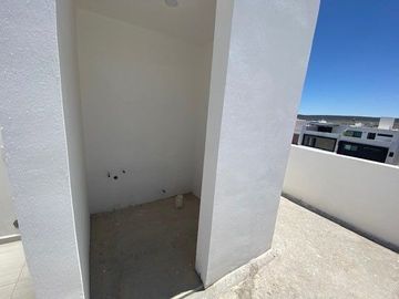 Casa en Venta en Juriquilla, Grand Preserve, 3 Recamaras, Roof Garden, 3.5 Baños