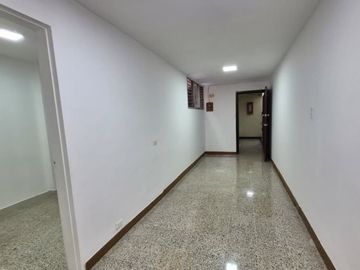 oficina en arriendo en la candelaria. Cod A3027