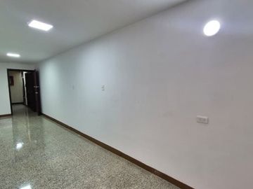 oficina en arriendo en la candelaria. Cod A3027