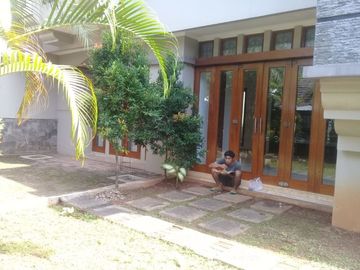 DISEWAKAN RUMAH DI JL. PULO RAYA KEBAYORAN BARU JAKARTA SELATAN