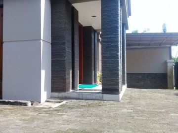 DISEWAKAN RUMAH DI JL. PULO RAYA KEBAYORAN BARU JAKARTA SELATAN