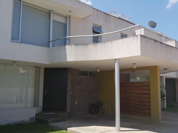 VENDO LINDA CASA VIA INTERVALLES