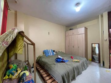 Vendo casa central rentera en Loja