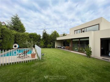 Casa en Venta en Av Jose Rabat - Piedra Roja