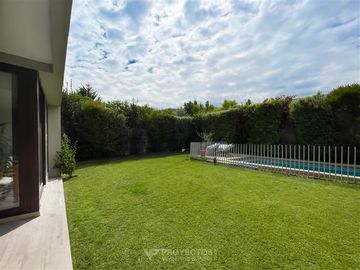 Casa en Venta en Av Jose Rabat - Piedra Roja