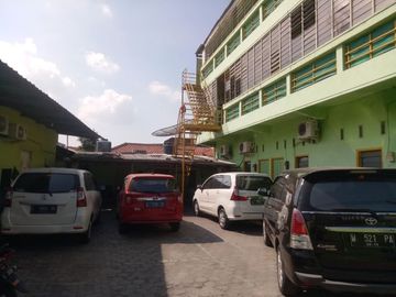 Jual rumah kost aktif jalan dukuh kupang timur