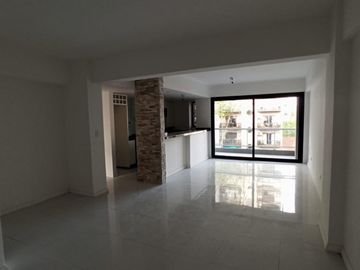 EN VENTA Semipiso al frente de 3 amb. c/coch. LANUS O. CENTRO. IBERLUCEA III. SUM Y PISCINA