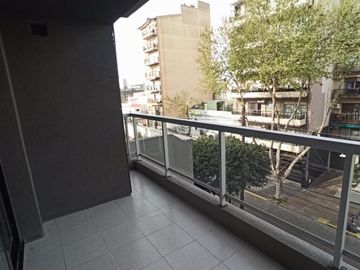 EN VENTA Semipiso al frente de 3 amb. c/coch. LANUS O. CENTRO. IBERLUCEA III. SUM Y PISCINA