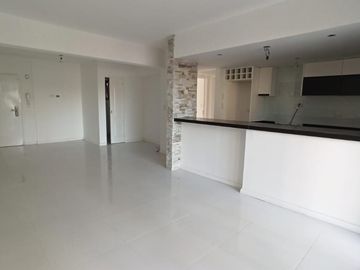 EN VENTA Semipiso al frente de 3 amb. c/coch. LANUS O. CENTRO. IBERLUCEA III. SUM Y PISCINA