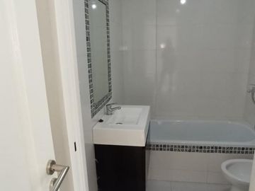 EN VENTA Semipiso al frente de 3 amb. c/coch. LANUS O. CENTRO. IBERLUCEA III. SUM Y PISCINA