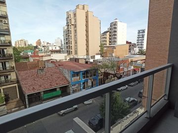 EN VENTA Semipiso al frente de 3 amb. c/coch. LANUS O. CENTRO. IBERLUCEA III. SUM Y PISCINA