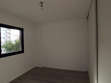 EN VENTA Semipiso al frente de 3 amb. c/coch. LANUS O. CENTRO. IBERLUCEA III. SUM Y PISCINA