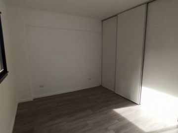 EN VENTA Semipiso al frente de 3 amb. c/coch. LANUS O. CENTRO. IBERLUCEA III. SUM Y PISCINA