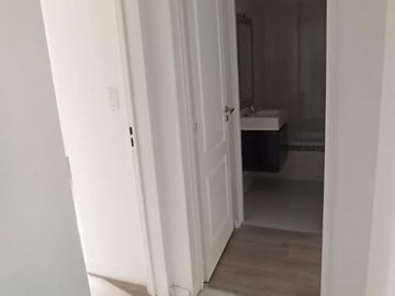 EN VENTA Semipiso al frente de 3 amb. c/coch. LANUS O. CENTRO. IBERLUCEA III. SUM Y PISCINA