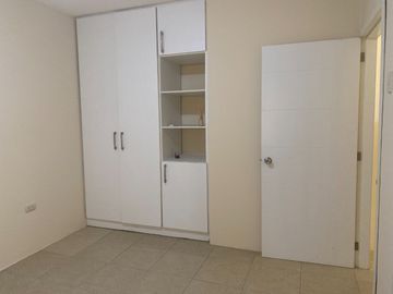Rento casa en Manta sin amoblar en urbanizacion privada a tres minutos de la playa