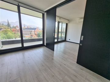 Departamento en venta de 1 dorm en Lo Barnechea - SEMI NUEVO