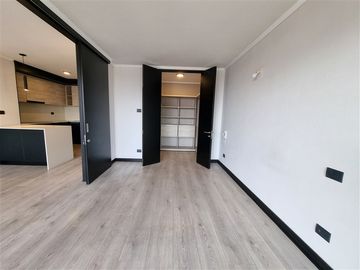 Departamento en venta de 1 dorm en Lo Barnechea - SEMI NUEVO