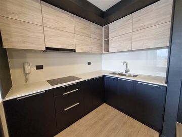 Departamento en venta de 1 dorm en Lo Barnechea - SEMI NUEVO