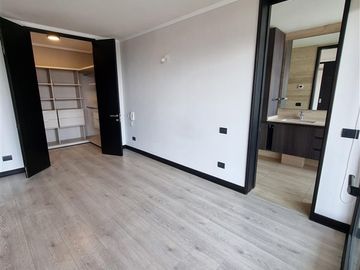 Departamento en venta de 1 dorm en Lo Barnechea - SEMI NUEVO