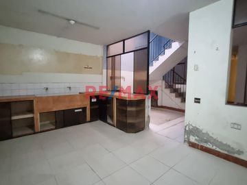 Tu Nuevo Hogar en Urbanización Las Brisas Chiclayo
Vive en la tranquilidad de Urbanización Las Brisas en una casa de 2 pisos.

Características prin