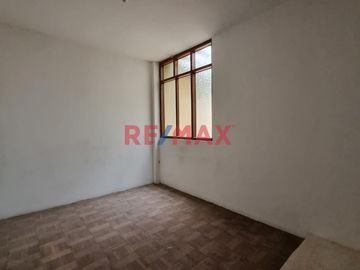 Tu Nuevo Hogar en Urbanización Las Brisas Chiclayo
Vive en la tranquilidad de Urbanización Las Brisas en una casa de 2 pisos.

Características prin