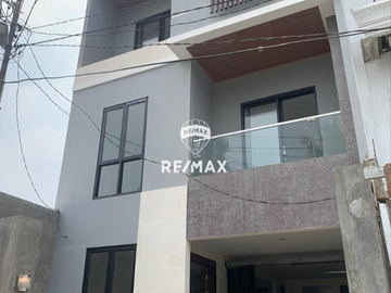 Rumah Eksklusif 3,5 Lantai di Cidodol Kebayoran Lama | Siap Huni