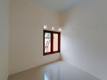 Rumah modern minimalis baru siap huni di timur kampus UII