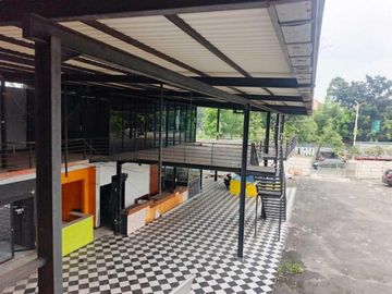 Bangunan Usaha Besar di Jakarta Timur - SHM, IMB, Harga Nego!