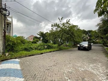 Kavling Babatan Pratama Hadap Selatan, Strategis row 3 mobil