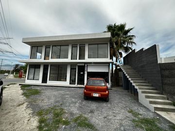 Venta de propiedad con 6 locales comercales